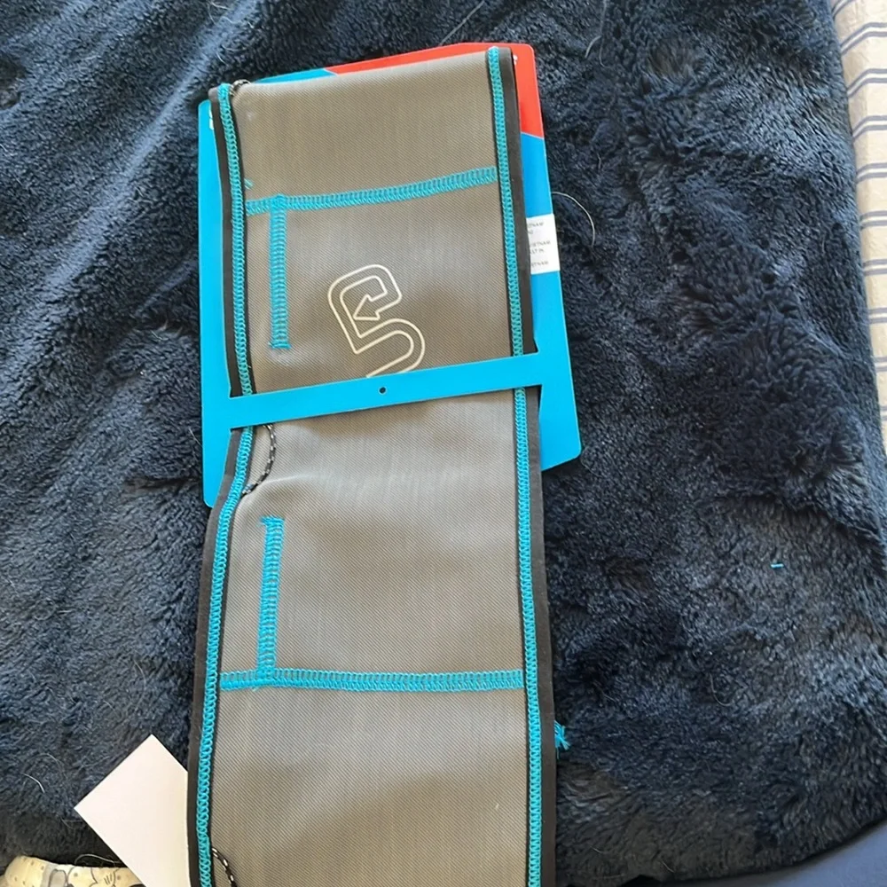 Ultimate direction grey running Utility Belt, size small - Picture 4 of 5